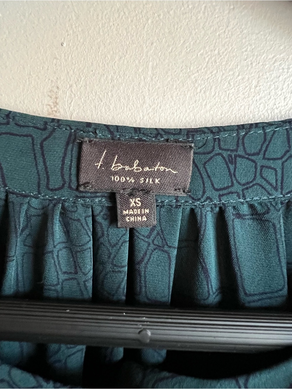 Babaton 100% Silk Blouse XS Green Textured Button Front Lightweight Sheer - Picture 3 of 8